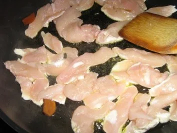 Rezept: Hähnchengeschnetzeltes mit Tomaten-Gorgonzola-Sauce Bild Nr. 4 Hähnchengeschnetzeltes mit Tomaten-Gorgonzola-Sauce - Rezept - Bild Nr. 4