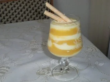 Rezept: Schicht-Speise mit Aprikosenpüree Schicht-Speise mit Aprikosenpüree - Rezept