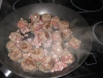 Rezept: Hackbällchen-Nudel-Schafskäse-Auflauf ..... Bild Nr. 2 Hackbällchen-Nudel-Schafskäse-Auflauf ..... - Rezept - Bild Nr. 2