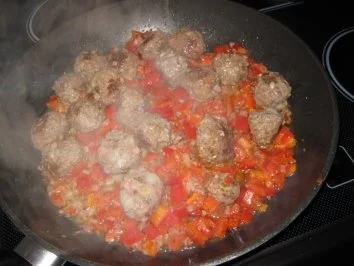 Rezept: Hackbällchen-Nudel-Schafskäse-Auflauf ..... Bild Nr. 3 Hackbällchen-Nudel-Schafskäse-Auflauf ..... - Rezept - Bild Nr. 3