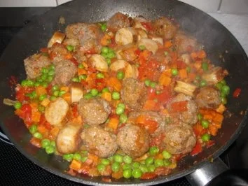 Rezept: Hackbällchen-Nudel-Schafskäse-Auflauf ..... Bild Nr. 4 Hackbällchen-Nudel-Schafskäse-Auflauf ..... - Rezept - Bild Nr. 4