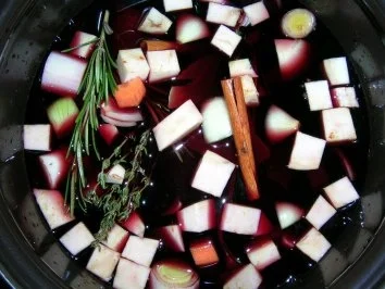 Rotweinsauerbraten mit Hagebuttenknödeln und geschmortem Wirsing (Fotos) - Rezept - Bild Nr. 5