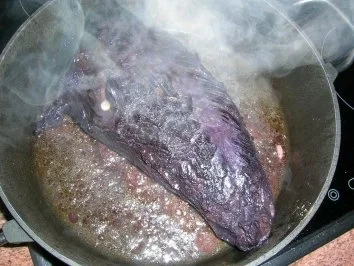 Rotweinsauerbraten mit Hagebuttenknödeln und geschmortem Wirsing (Fotos) - Rezept - Bild Nr. 7