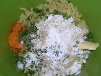 Rotweinsauerbraten mit Hagebuttenknödeln und geschmortem Wirsing (Fotos) - Rezept - Bild Nr. 12