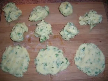 Rotweinsauerbraten mit Hagebuttenknödeln und geschmortem Wirsing (Fotos) - Rezept - Bild Nr. 13