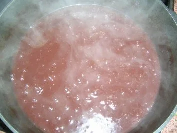 Rotweinsauerbraten mit Hagebuttenknödeln und geschmortem Wirsing (Fotos) - Rezept - Bild Nr. 16