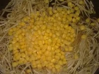 warmer Sojasprossensalat mit Mais - Rezept - Bild Nr. 5