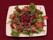 Rot-blauer Früchtecocktail auf Salatherzen (Susan Tiedtke) - Rezept