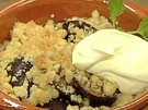 Zwetschgen-Crumble mit Gewürzsahne - Rezept