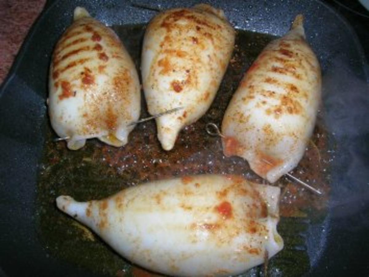Tintenfischtuben gefüllt mit Thunfisch+schwarzem Olivenpesto an Ratatouille und Kräuterbaguette - Rezept - Bild Nr. 6
