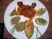Tintenfischtuben gefüllt mit Thunfisch+schwarzem Olivenpesto an Ratatouille und Kräuterbaguette - Rezept