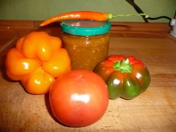 Rezept: Tomaten-Paprika Pesto mit Parmesan Tomaten-Paprika Pesto mit Parmesan - Rezept