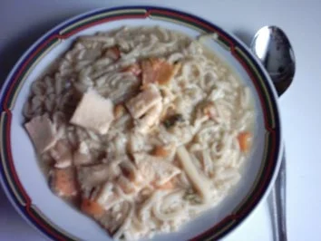 Rezept: Dicke Brühnudeln mit Eierstock-Schwämmchen Dicke Brühnudeln mit Eierstock-Schwämmchen - Rezept