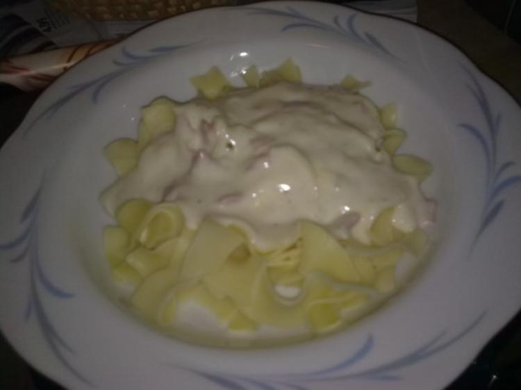 Käse Sahne Soße mit Schinken Carbonara - schnell &amp; einfach - 167 kcal/100g