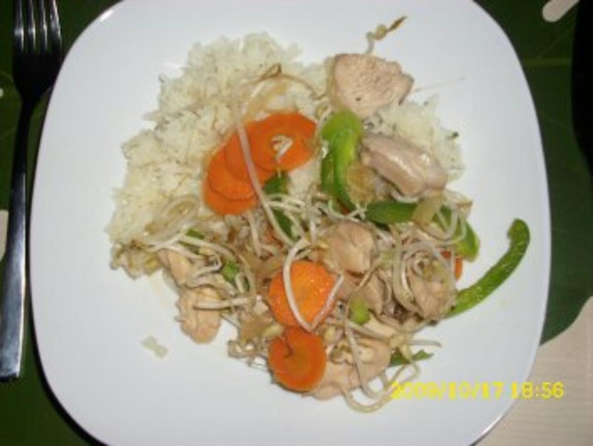 Fleisch: Hähnchenstreifen mit Gemüse und Sprossen aus dem Wok - Rezept