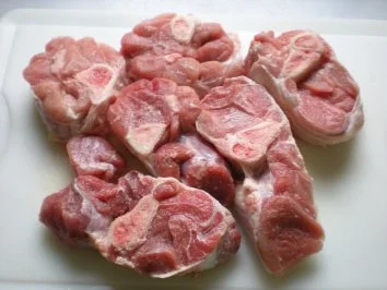 FLEISCH: Ossobuco von Schweinshaxe - Rezept