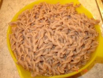 Rezept: Vollkornnudeln-Porree Pfanne mit eingelegten Garnelen Bild Nr. 2 Vollkornnudeln-Porree Pfanne mit eingelegten Garnelen - Rezept - Bild Nr. 2