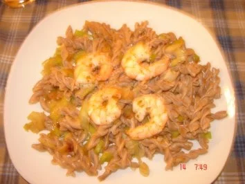 Rezept: Vollkornnudeln-Porree Pfanne mit eingelegten Garnelen Vollkornnudeln-Porree Pfanne mit eingelegten Garnelen - Rezept