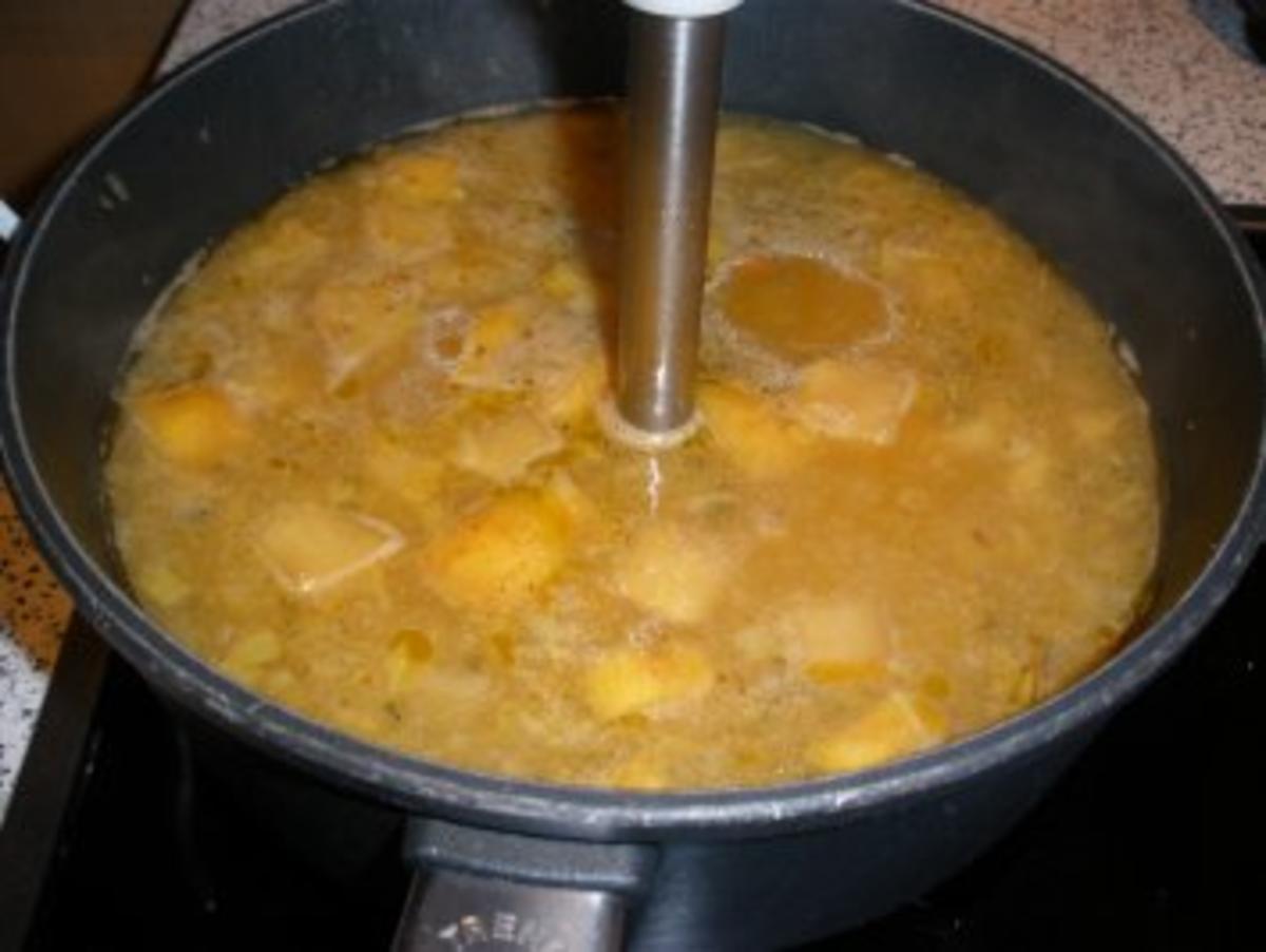 Suppe - Kürbissuppe mit honigglasierten Äpfeln - Rezept - Bild Nr. 3