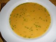 Suppe - Kürbissuppe mit honigglasierten Äpfeln - Rezept