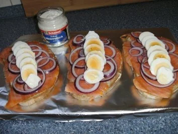 Rezept: Lachsbrote..ein kleines, aber feines Abendessen ohne viel Aufwand Lachsbrote..ein kleines, aber feines Abendessen ohne viel Aufwand - Rezept