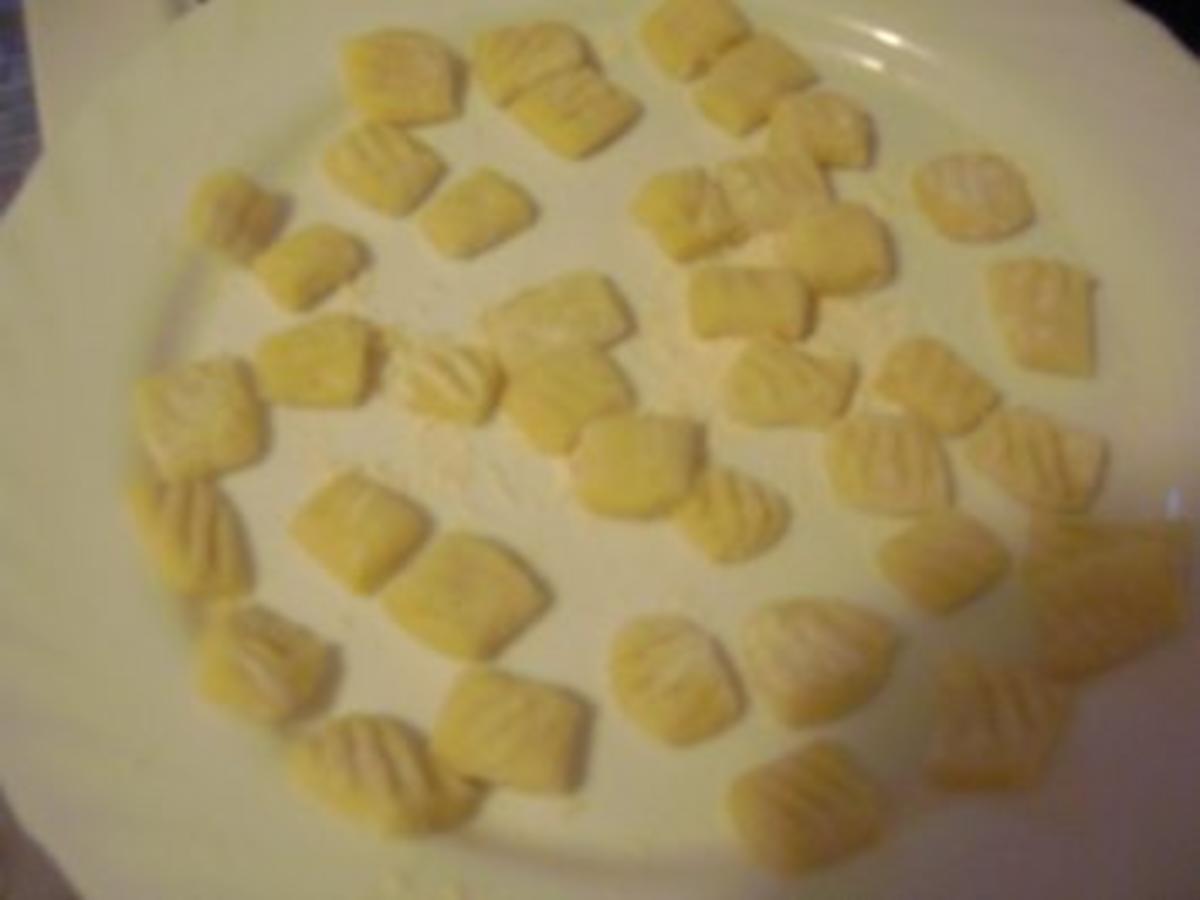Gnocchi in Tomatensauce und Rucola - Rezept - kochbar.de