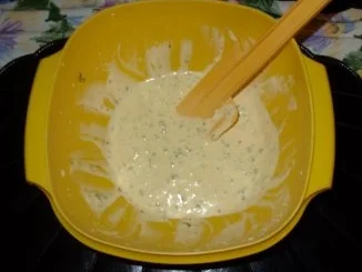 Rezept: Würstchen im Teigmantel auf grünem Salat Bild Nr. 3 Würstchen im Teigmantel auf grünem Salat - Rezept - Bild Nr. 3