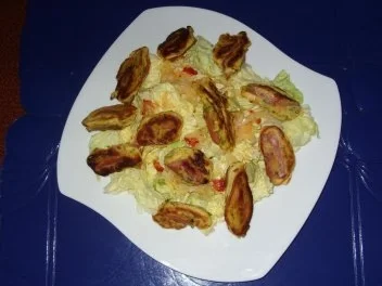 Rezept: Würstchen im Teigmantel auf grünem Salat Bild Nr. 8 Würstchen im Teigmantel auf grünem Salat - Rezept - Bild Nr. 8