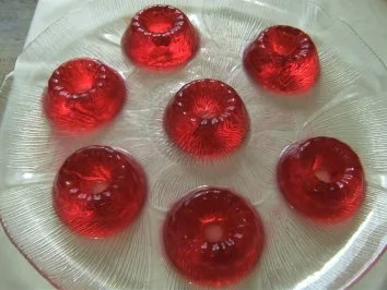 Rezept: DESSERT - Himbeer-Wackelpudding-Gugelhüpfer DESSERT - Himbeer-Wackelpudding-Gugelhüpfer - Rezept