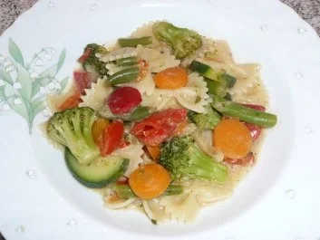 Rezept: Pfannengericht: Italienisches Gemüse mit Nudeln und Feta Bild Nr. 3 Pfannengericht: Italienisches Gemüse mit Nudeln und Feta - Rezept - Bild Nr. 3