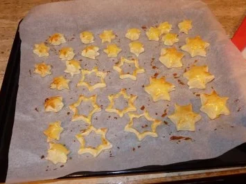 Blätterteigsternchen mit Lachs - Rezept