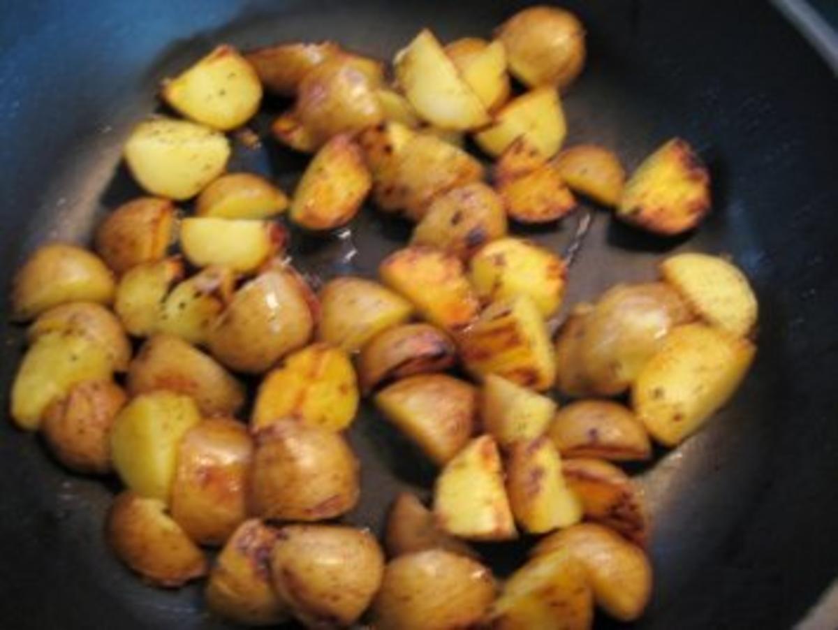 geschmorte Hasenkeulen an feinem Sahnewirsing, Röstkartoffeln - Rezept - Bild Nr. 3