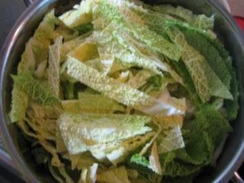 Rezept: geschmorte Hasenkeulen an feinem Sahnewirsing, Röstkartoffeln Bild Nr. 4 geschmorte Hasenkeulen an feinem Sahnewirsing, Röstkartoffeln - Rezept - Bild Nr. 4