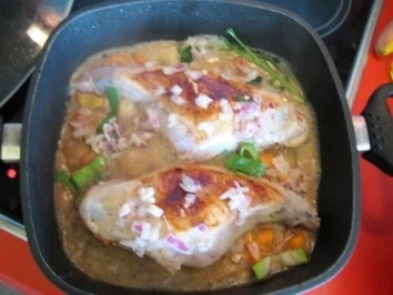 Rezept: geschmorte Hasenkeulen an feinem Sahnewirsing, Röstkartoffeln Bild Nr. 5 geschmorte Hasenkeulen an feinem Sahnewirsing, Röstkartoffeln - Rezept - Bild Nr. 5