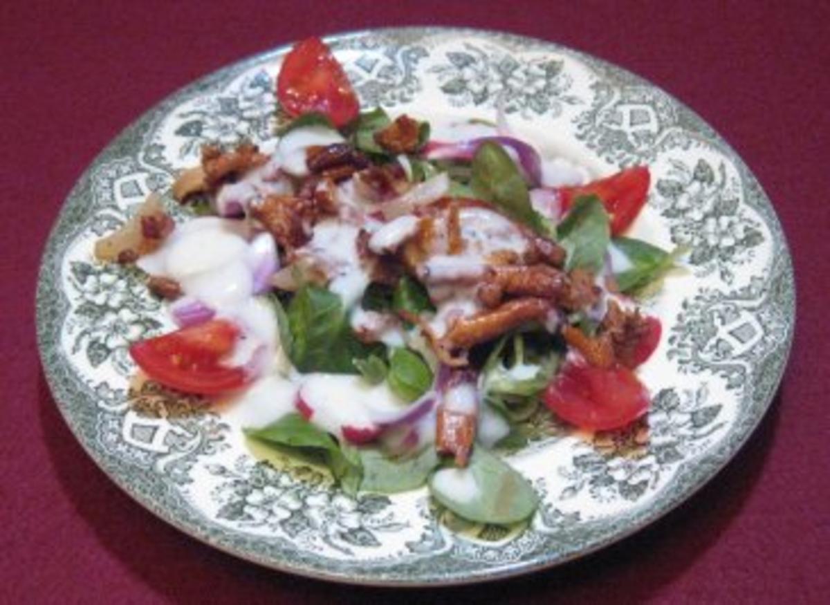 Feldsalat mit Pfifferlingen, Speck und Kartoffeldressing - Omas ...