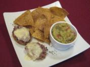 Kleine Molletes mit Avocadocreme und Nachos - Rezept
