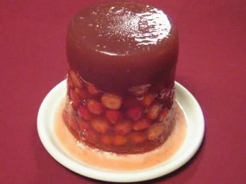 Wein-Erdbeer-Gelee-Turm - Rezept