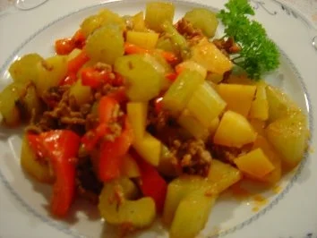 Schmortopf mit Hackfleisch und Staudensellerie... - Rezept - Bild Nr. 2