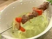 Sauerampfersuppe mit Kalbsspießchen a la Henssler - Rezept