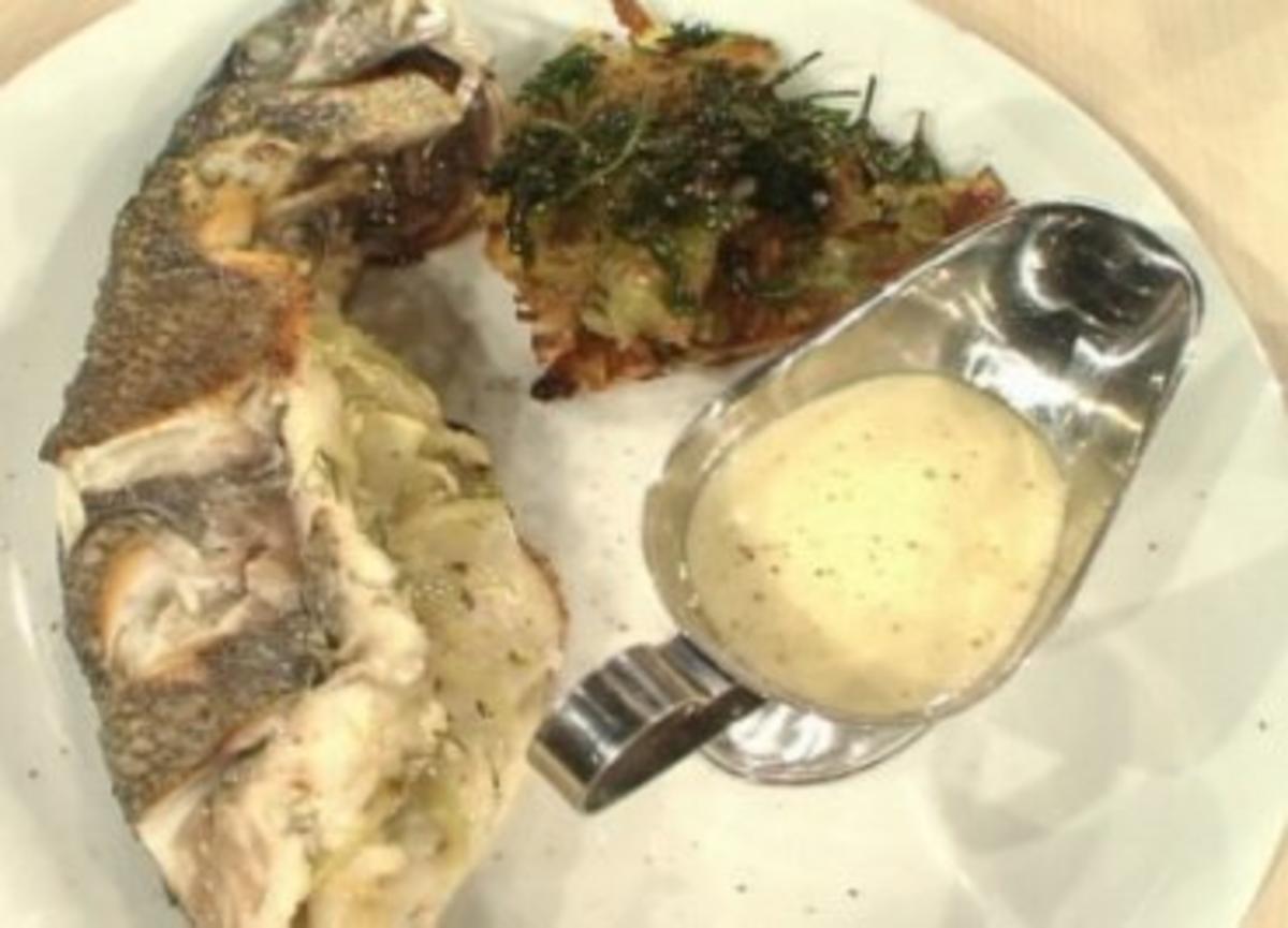 Gefüllte Seebrasse mit Fenchel und Kartoffel-Rosmarin-Plätzchen a la Henssler - Rezept