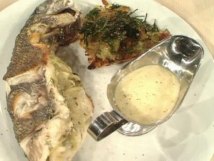 Gefüllte Seebrasse mit Fenchel und Kartoffel-Rosmarin-Plätzchen a la ...