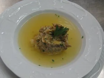 Rezept: Pilzgratin in klarem Tomatensud Pilzgratin in klarem Tomatensud - Rezept