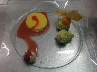 Rezept: Mangopudding mit Erdbeerchampagnersoße und Pistazieneis Mangopudding mit Erdbeerchampagnersoße und Pistazieneis - Rezept