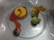 Mangopudding mit Erdbeerchampagnersoße und Pistazieneis - Rezept