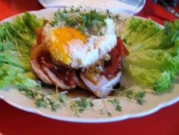 Spiegelei landet auf meinem Letchobrot mit Braten - Rezept