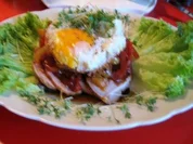 Spiegelei landet auf meinem Letchobrot mit Braten - Rezept