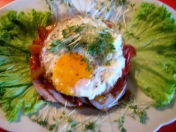 Spiegelei landet auf meinem Letchobrot mit Braten - Rezept - Bild Nr. 4