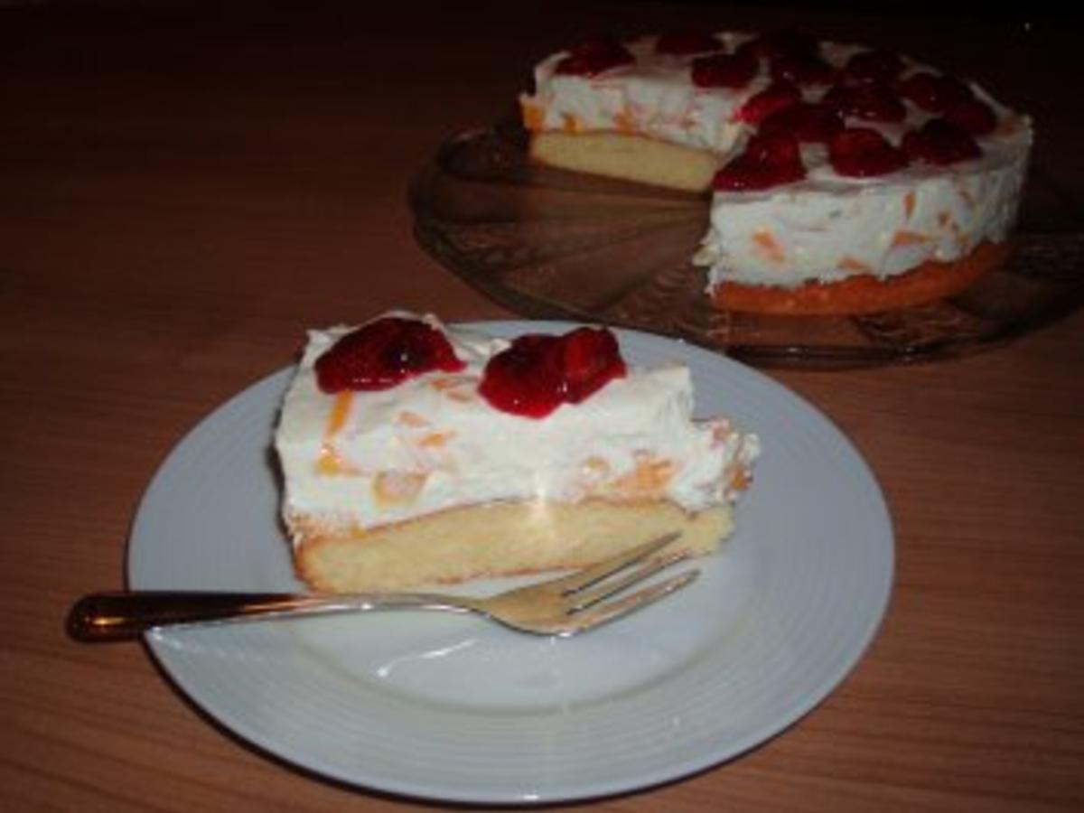 Fanta-Pfirsich-Kuchen mit roter Grütze - Rezept - kochbar.de