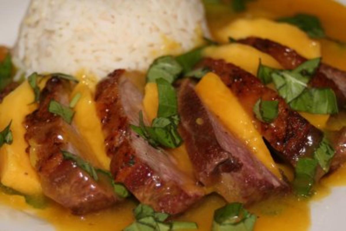 Bilder für Entenbrust mit Mango-Basilikum-Soße - Rezept