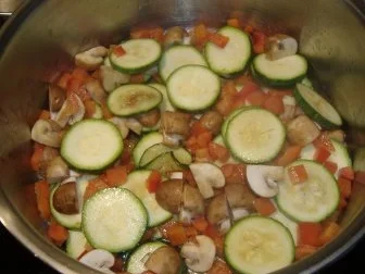 Meerbarbenfilets auf indischem Gemüse - Rezept - Bild Nr. 3